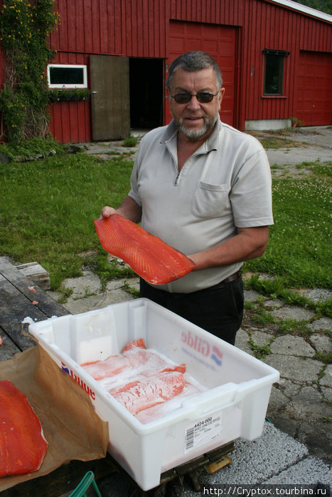 А сейчас я покажу вам, как готовят настоящего норвежского лосося холодного копчения Стейген, Норвегия