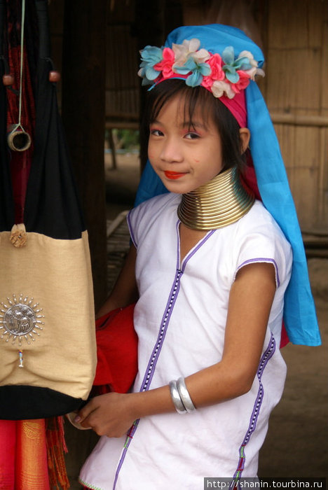 Девушка с сумкой Мае-Хонг-Сон, Таиланд