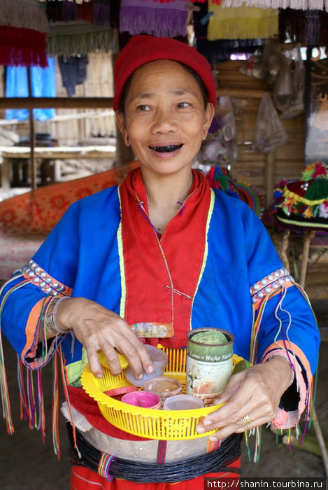 Деревня длинношеих женщин Мае-Хонг-Сон, Таиланд