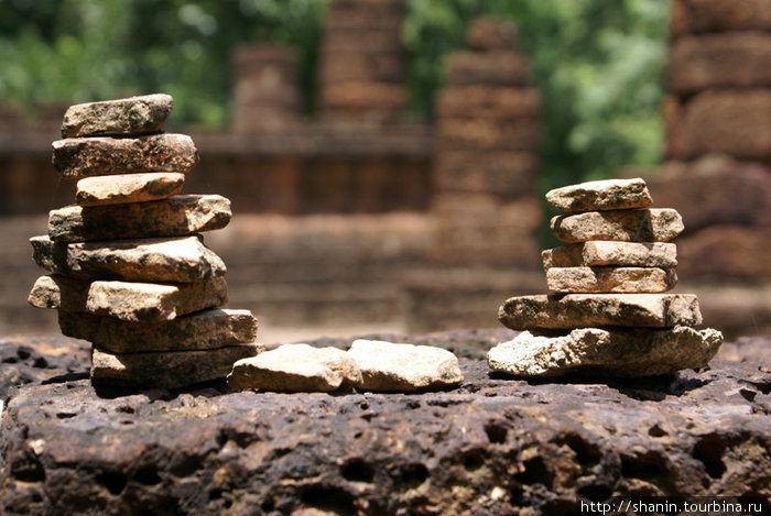 Камешек на камешке Си-Сатчаналай Исторический Парк, Таиланд