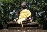 Каменный Будда в робе