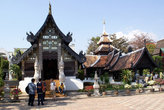 На территории монастыря Ват Чеди-Луанг
