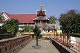 В монастыре Ват Чеди-Луанг