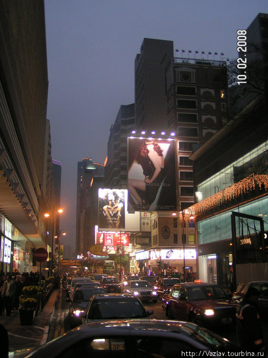Улица в темноте Коулун, Гонконг