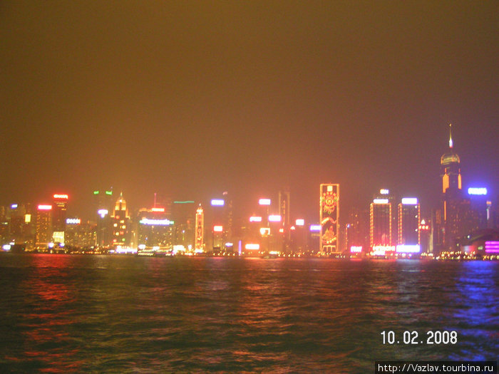 Гонконг сияет огнями, словно днём Коулун, Гонконг
