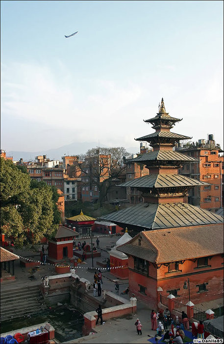 Индуистские храмы. Аэропорт между горок. Патан (Лалитпур), Непал