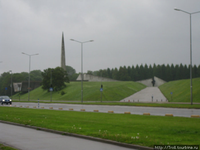 Вид на мемориал с набережной Таллин, Эстония