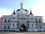 Церковь во имя преподобных Кирилла и Марии Радонежских с северными вратами. Построена в 2003 — 2006 гг.