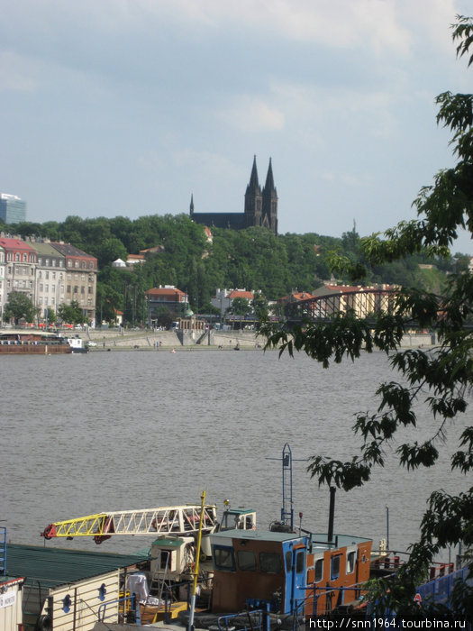 вид на Вышеград с моста что на Смихов Прага, Чехия