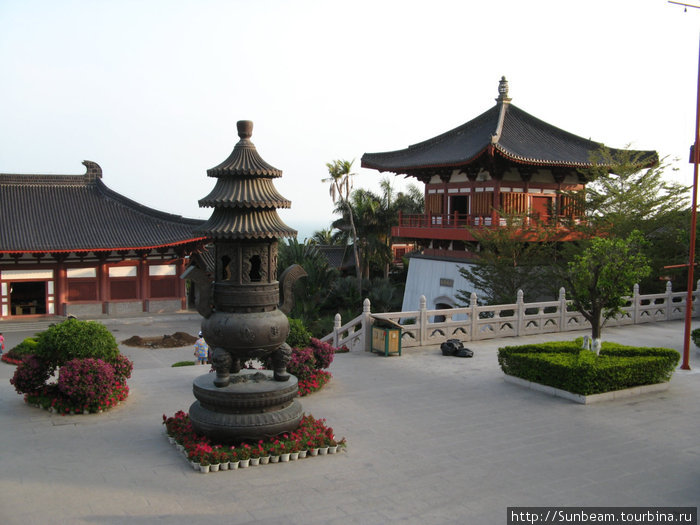 Центр буддизма на острове Хайнань Провинция Хайнань, Китай