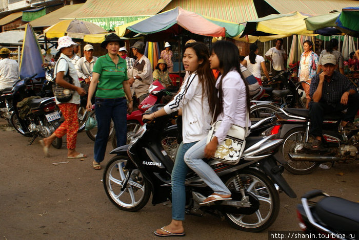 Мотобайк — не роскошь, а средство передвижения Камбоджа