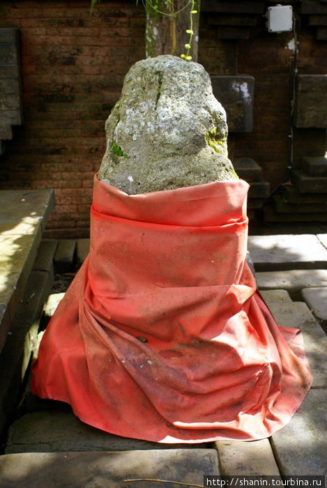 Фаллический символ — символ бога Шивы Убуд, Индонезия