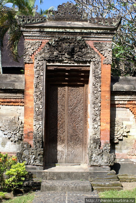 Балийские ворота Денпасар, Индонезия