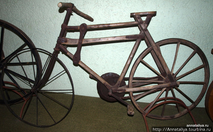 Деревянный велосипед кона 19 века Шауляй, Литва