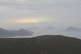 дождливый день... вид на близлежащие острова... крайний справа — Антимилос