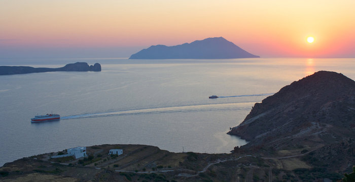 Жемчужины Киклад: острова Милос и Кимолос Архипелаг Киклады, Греция