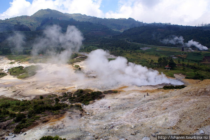 Вулканический кратер Кава Сикиданг (Kawah Sikidang) Тегал, Индонезия