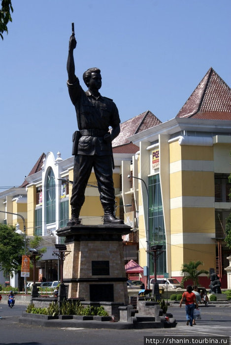 Памятник герою Суракарта, Индонезия