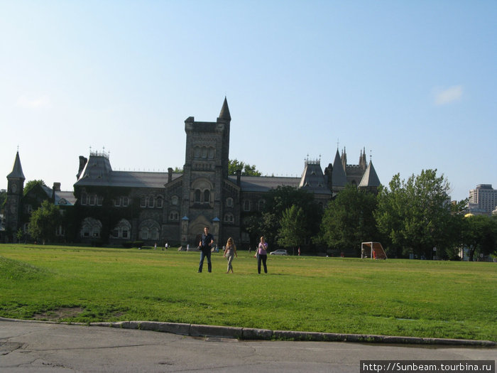одно из зданий Университета Торонто Торонто, Канада