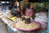 Продавщицы арахиса — как раз новый урожай