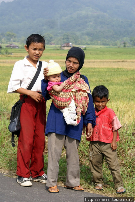 Деревенские жители Кота-Гаданг, Индонезия