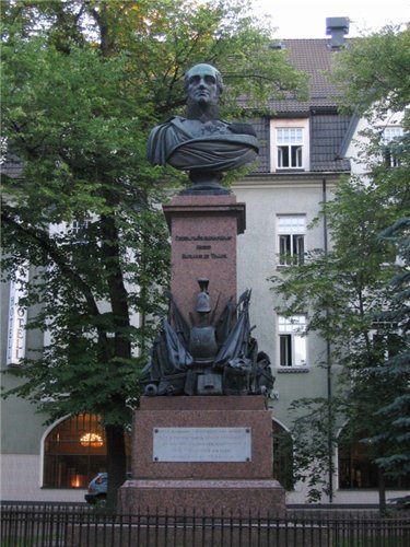 Памятник фельдмаршалу Барклаю де Толли