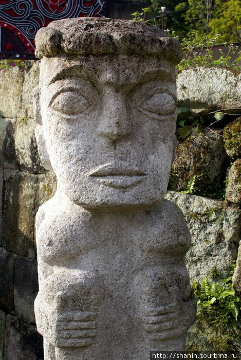 Каменный идол Остров Самосир, Индонезия