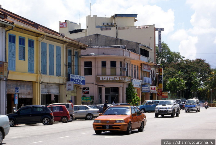 Улица в Кемамане Кампонг-Кемаман, Малайзия