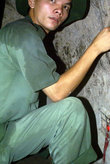 Вьетнамский солдат в туннеле