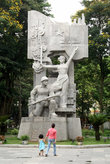 Памятник героям революции