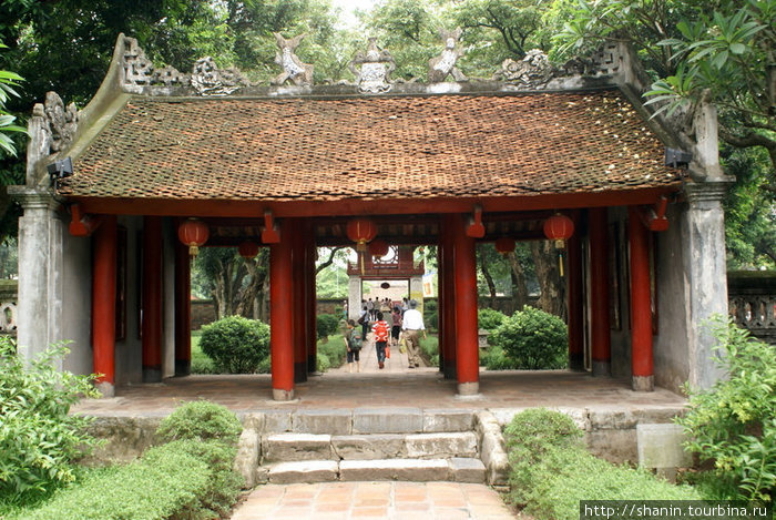 В храме Литературы Ханой, Вьетнам