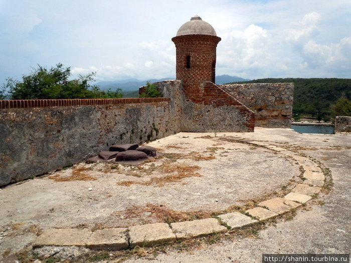 Здесь была артиллерийская батарея Сантьяго-де-Куба, Куба