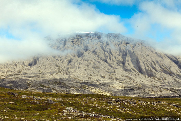 А это вулкан Снайфедльсйёкюдльнаходящийся на оконечности полуострова Снайфельсне, его высота достигает 1446 м. Олафсвик, Исландия