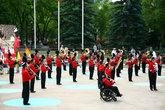 Marching band выступает в Olympic Park.