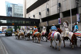 Позже индейская конница двинулась по улицам в сторону Стэмпид парка.