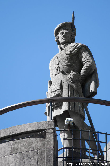 Гленфиннан (Glenfinnan)
Памятник принцу Чарльзу (Чарли Красавчику) Шотландия, Великобритания
