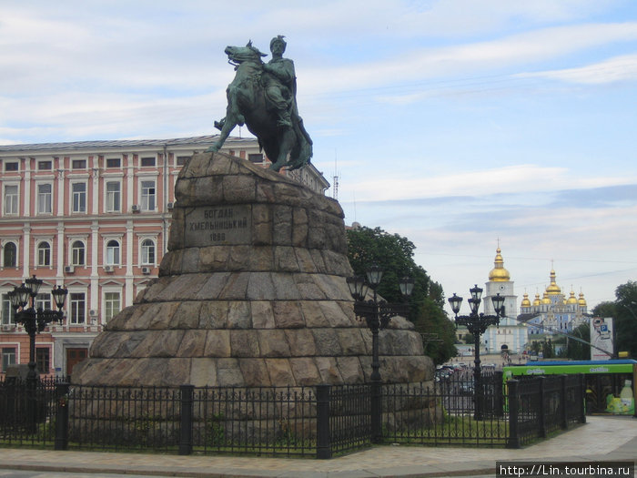 Памятник Богдану Хмельницкому на Софийской площади Киев, Украина
