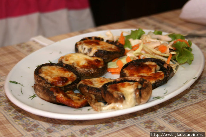 болгарская кухня — закуска из шампиньонов с сыром Солнечный Берег, Болгария