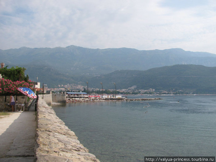 Вид на Будву от крепостной стены Черногория