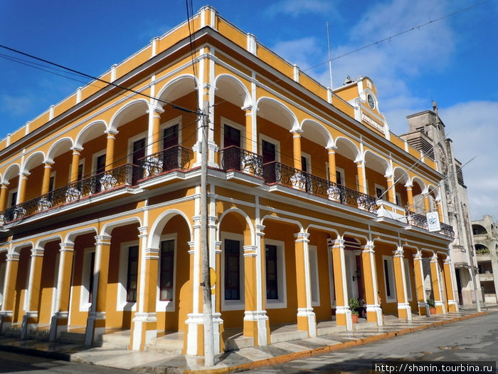 Дом на углу Сьего-де-Авила, Куба