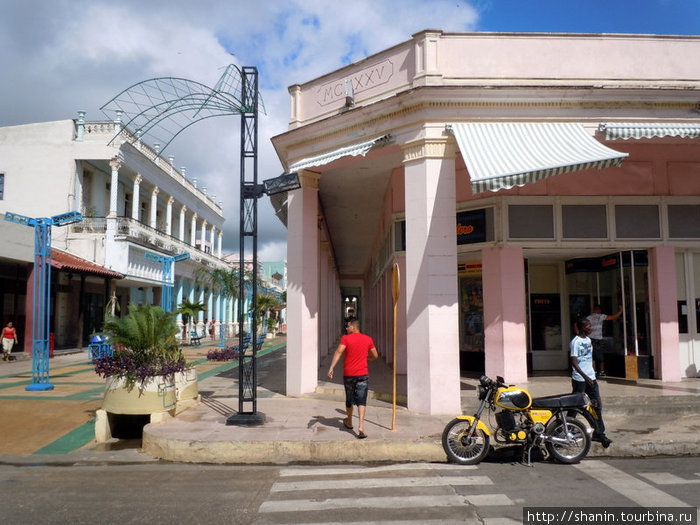 На улице Сьего-де-Авила, Куба
