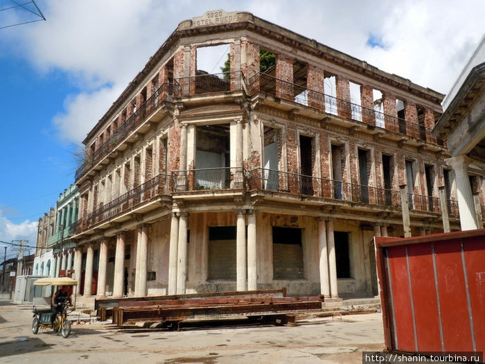 Старый отель закрыт на реставрацию Сьего-де-Авила, Куба