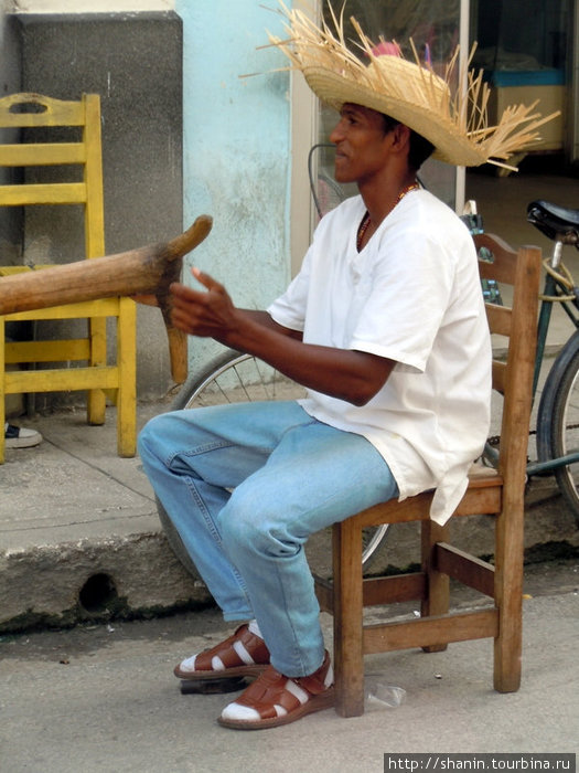 Нужно постоянно поворачивать — чтобы свинину не сжечь Камагуэй, Куба