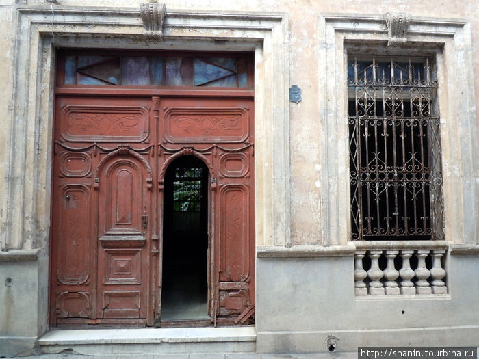 Дверь и окно Камагуэй, Куба