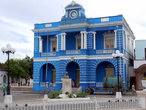 Синий дом на площади