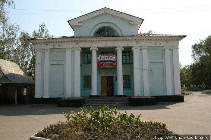 Кинотеатр 1955 года постройки. Алатырь, Россия