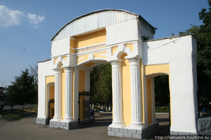 Ворота городского парка. Алатырь, Россия