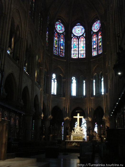 Внутри собора. Париж, Франция