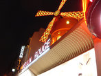 Знаменитое кабаре Moulin Rouge, пойти туда мы не решились, ведь были первый раз, а стоило это удовольствие 100 евро (в 2007), сейчас может дороже...
