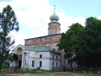 Одно из первых зданий, построенных ростовским зодчим Григорием Борисовым в монастыре – каменный собор Бориса и Глеба. Он возведён на месте одноимённого деревянного храма в 1522 – 1524 гг.